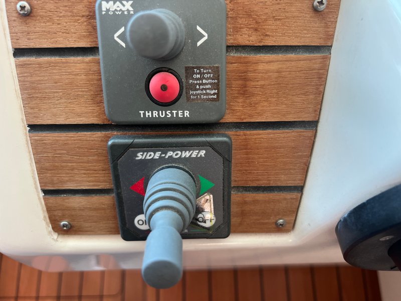 propulseur d'étrave et de poupe