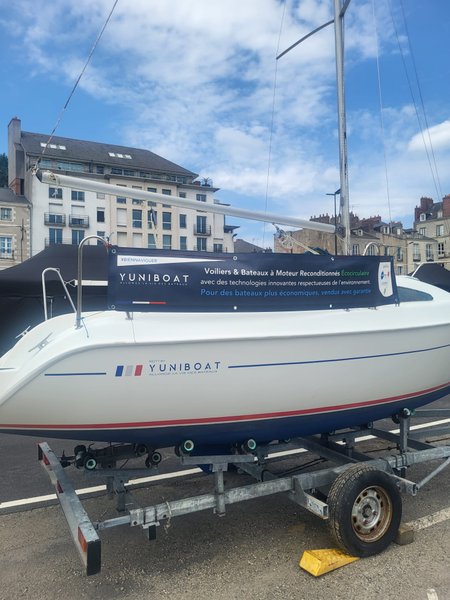 Œuvres mortes polies et stickers neufs