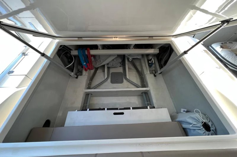 GRAND RANGEMENT DE POUPE 