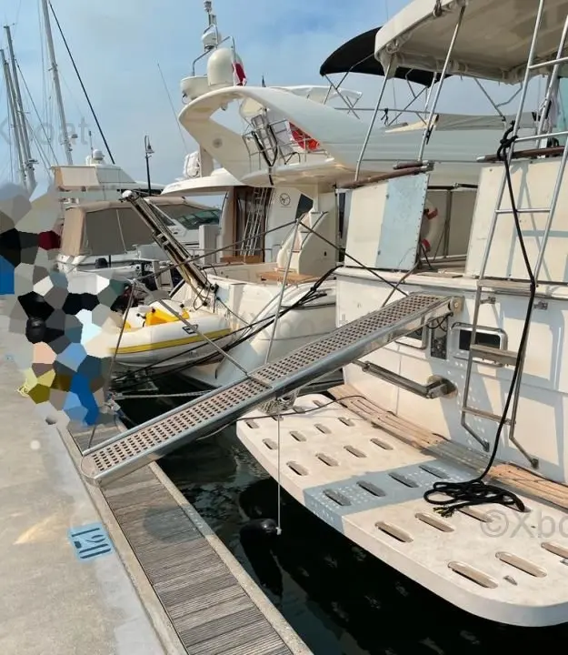Hatteras 43 Motor Yacht
