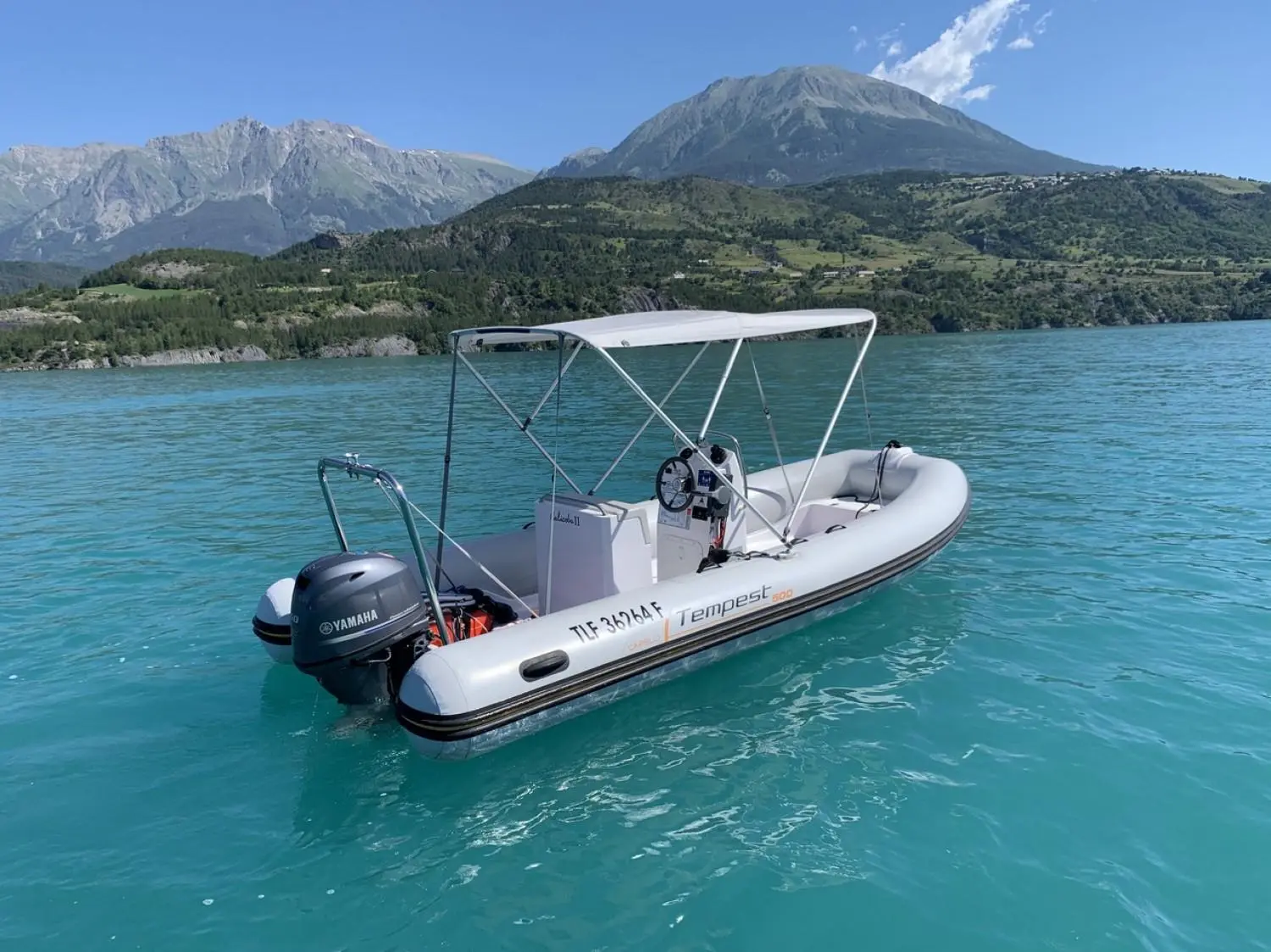 Capelli Tempest 500 — A white boat with the name Capelli Tempest 500 E