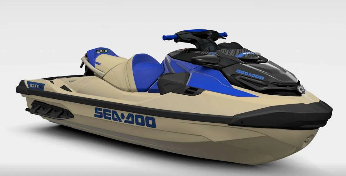 Sea Doo Wake Pro 230 — Jet-ski biplace bleu et beige présenté en vue trois-quarts sur fond clair.