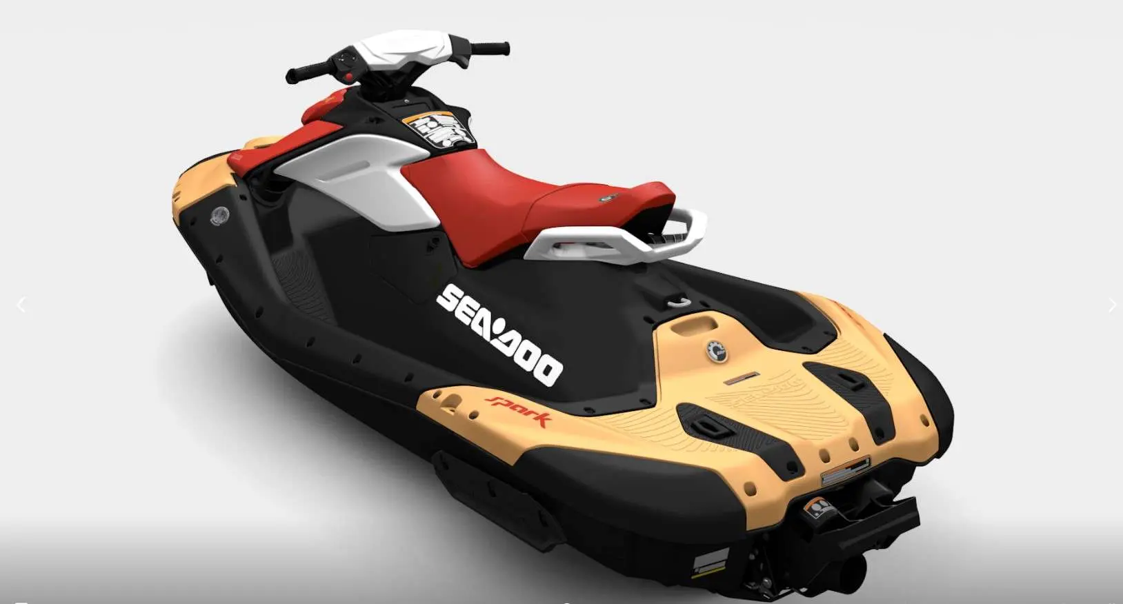 Sea Doo Spark — Jet-ski noir, orange et rouge photographié en vue plongeante sur fond clair.