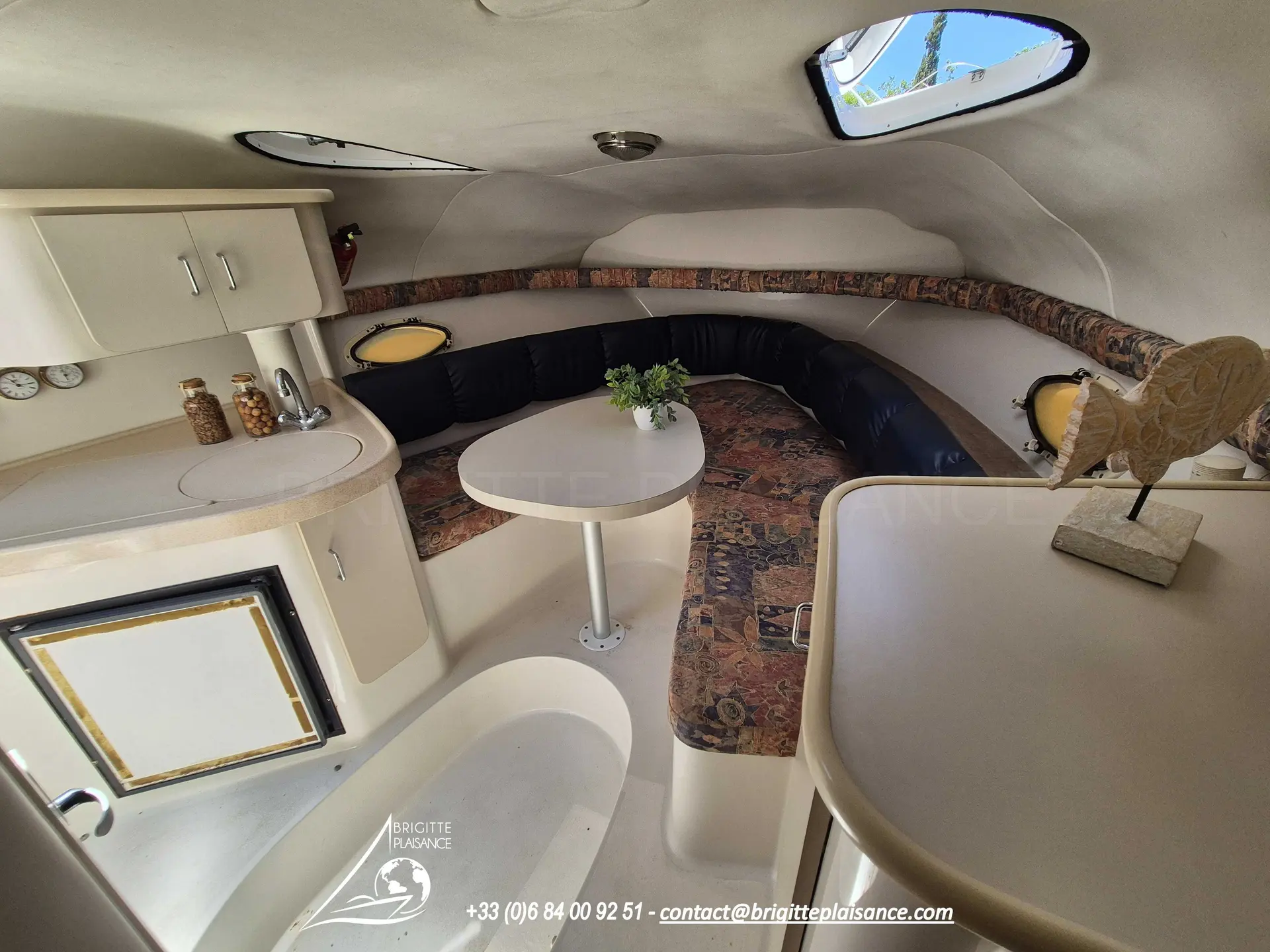 Chris Craft 260 Express Cruiser