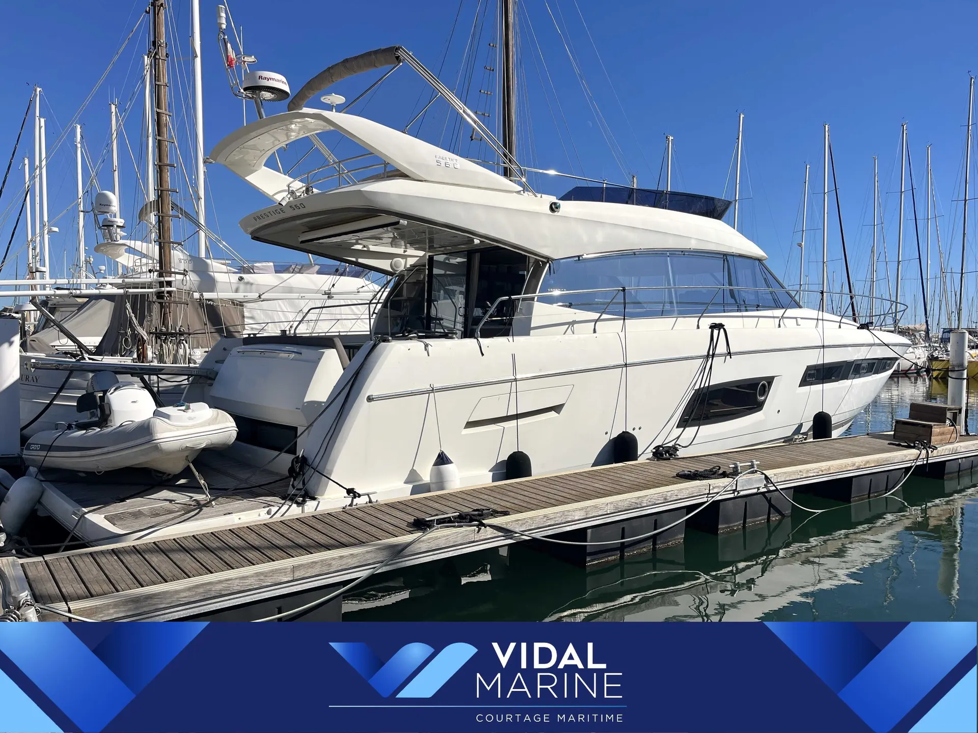 Prestige Yachts 560 S