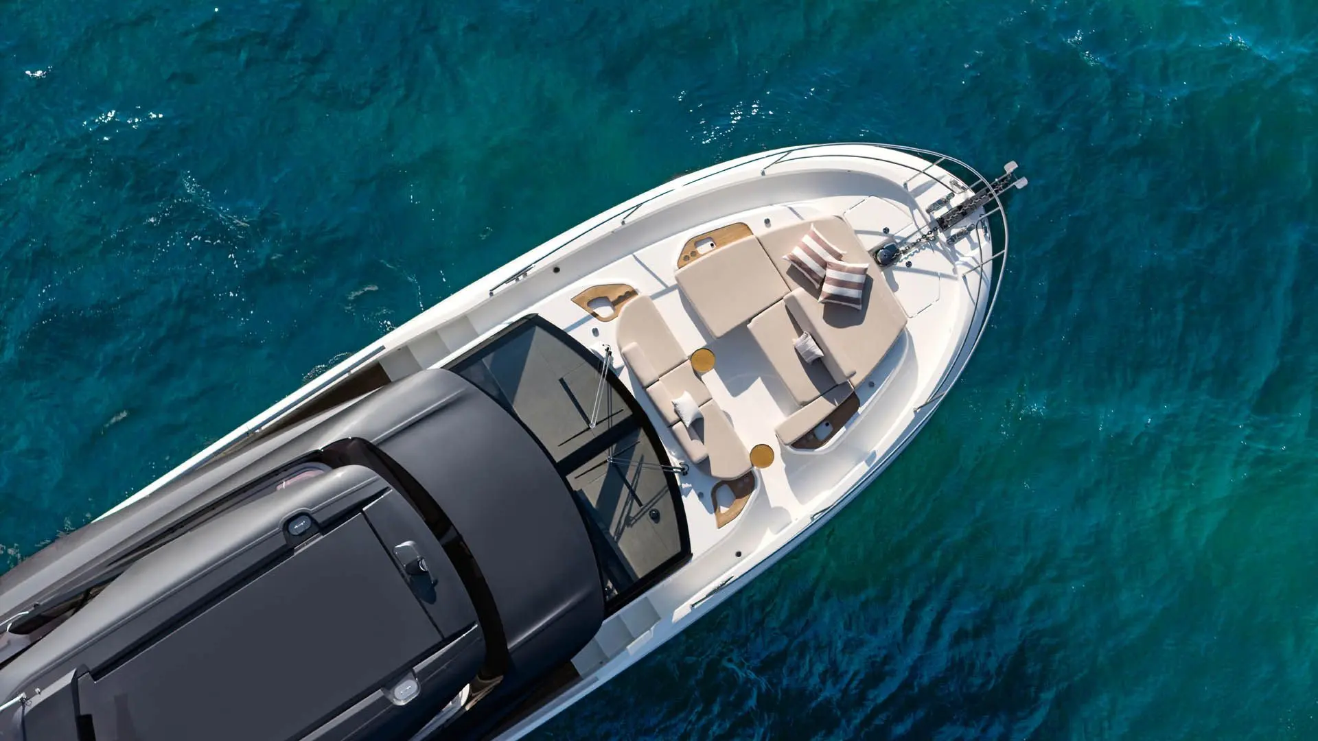 Prestige Yachts F6.7 — Vue aérienne oblique d’un bateau blanc avec cockpit et espace avant aménagé.
