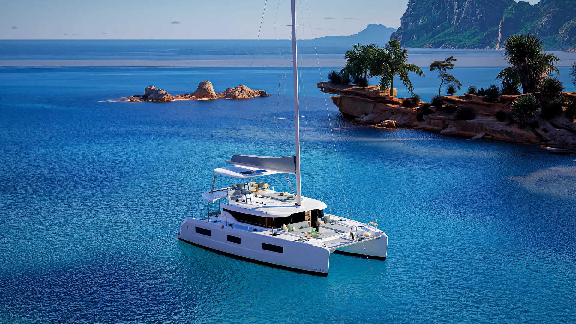Lagoon 47 — Catamaran blanc au mouillage dans une baie tropicale, vu de trois quarts.