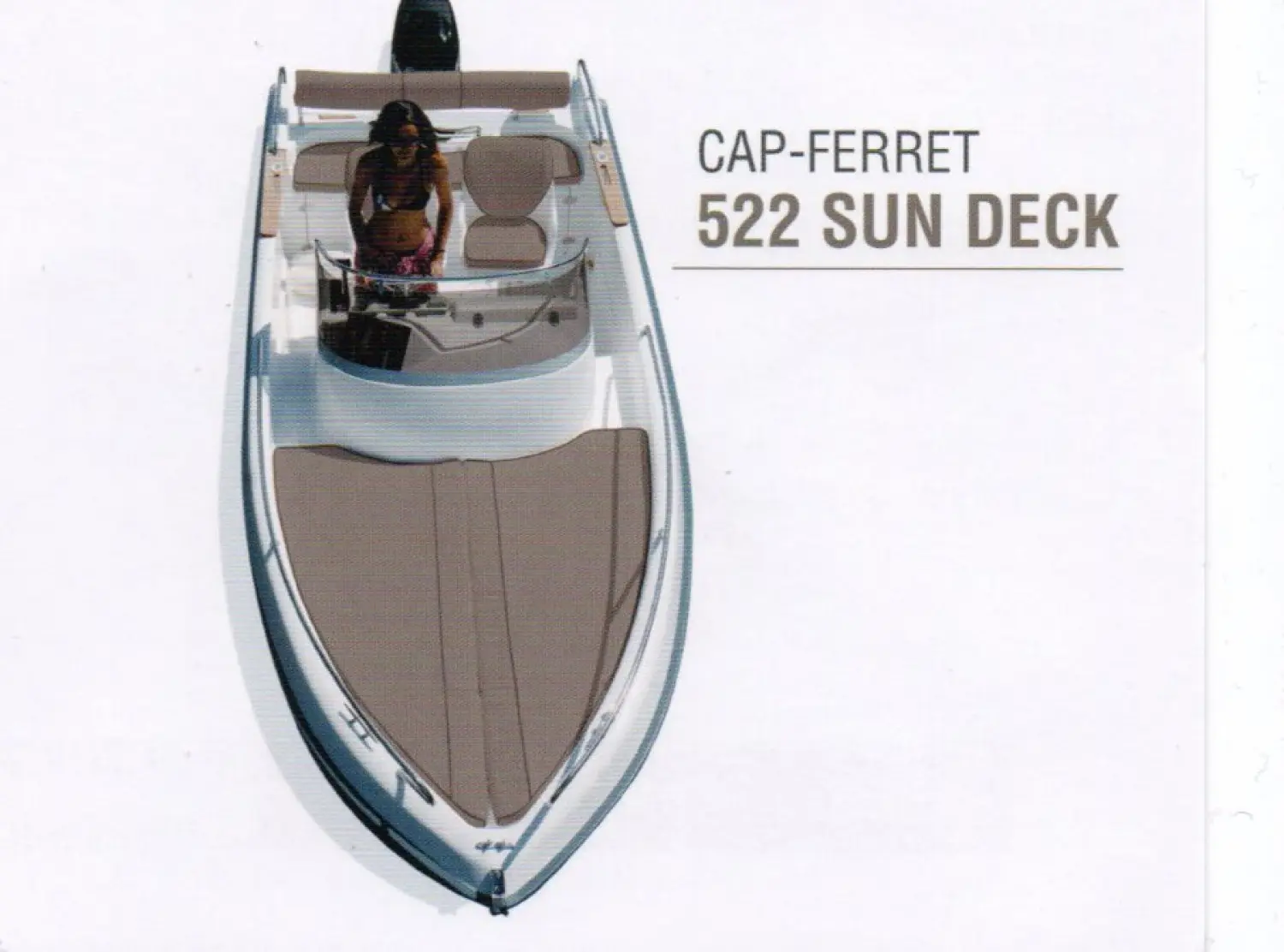 B2 Marine Cap Ferret 522 — Vue aérienne d’un bateau à console centrale avec bain de soleil avant.