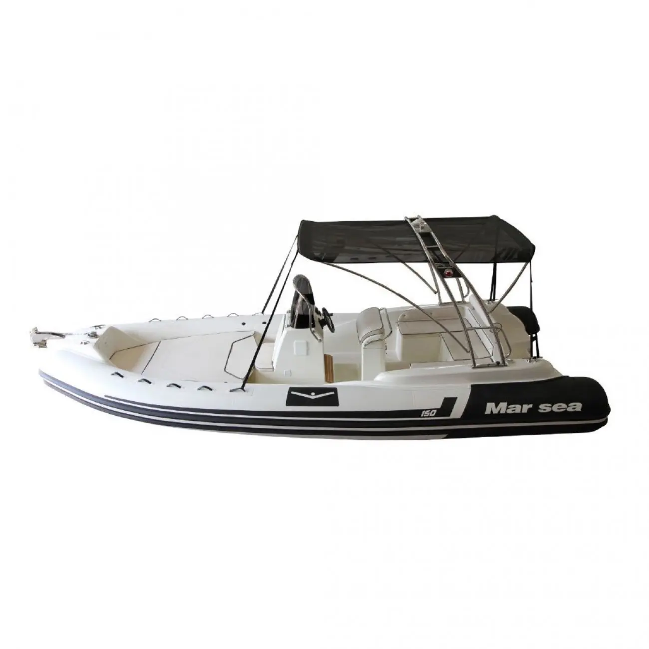 Marsea Comfort 180 — Bateau semi-rigide blanc vu de trois quarts, avec console centrale et taud noir.
