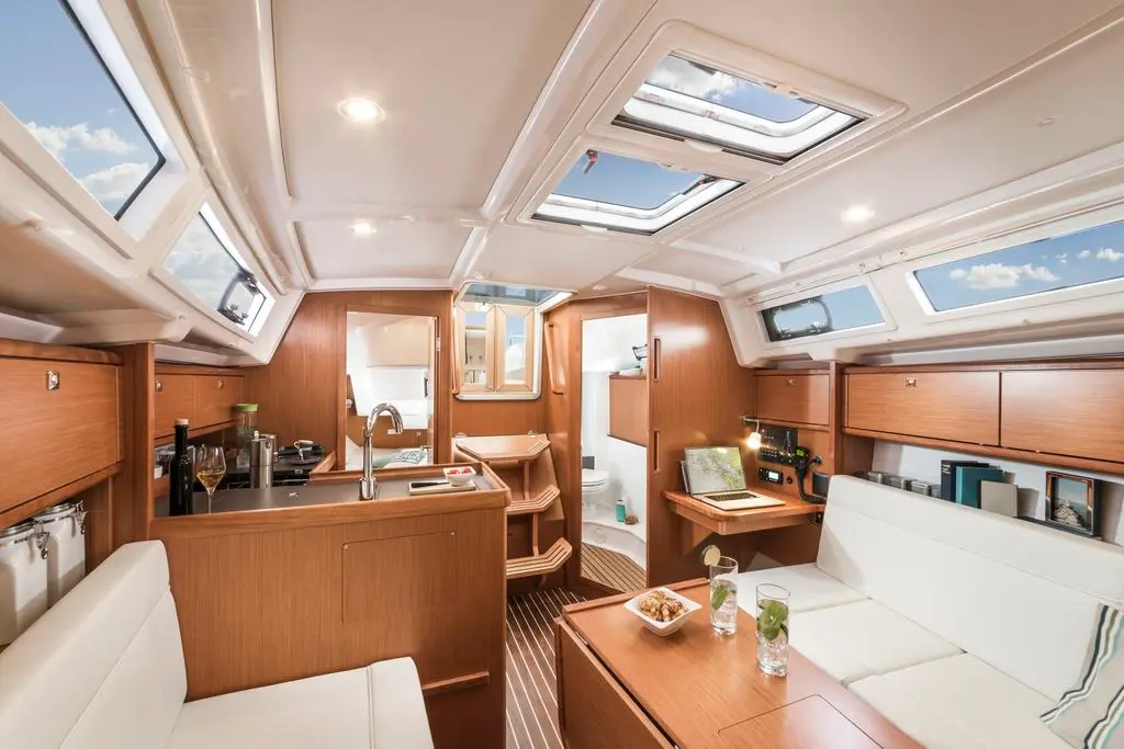 Bavaria 34 — photo 3