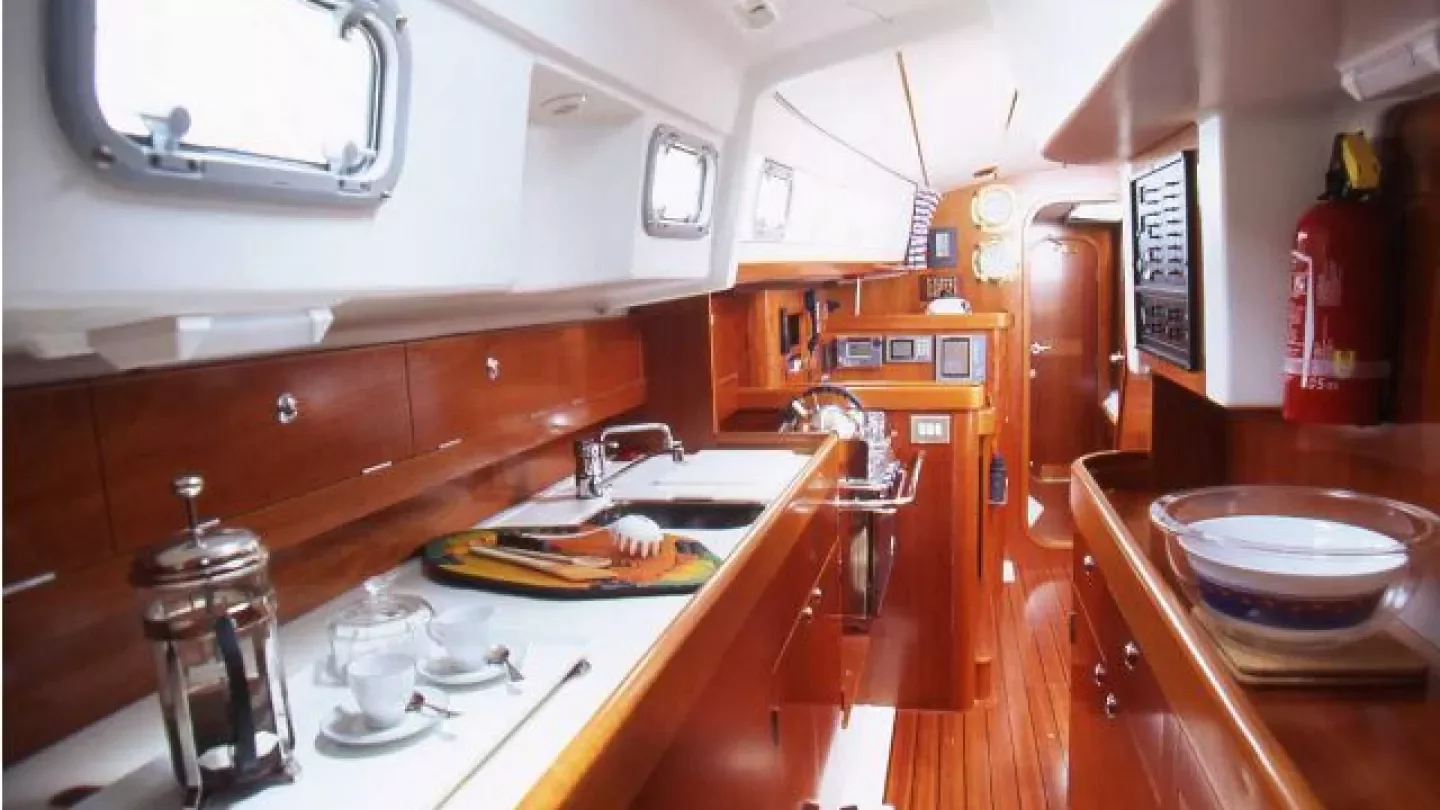 Beneteau Oceanis 40 - Photo 11