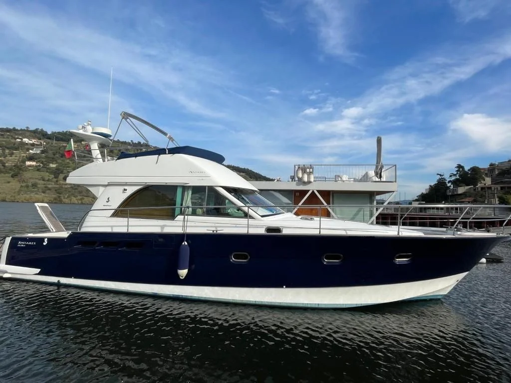 Beneteau Antares 13.80 - Photo 2