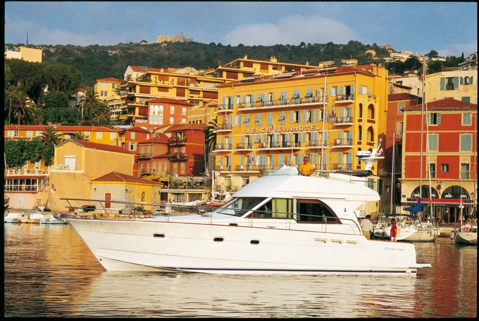 Beneteau Antares 13.80 - Photo 4