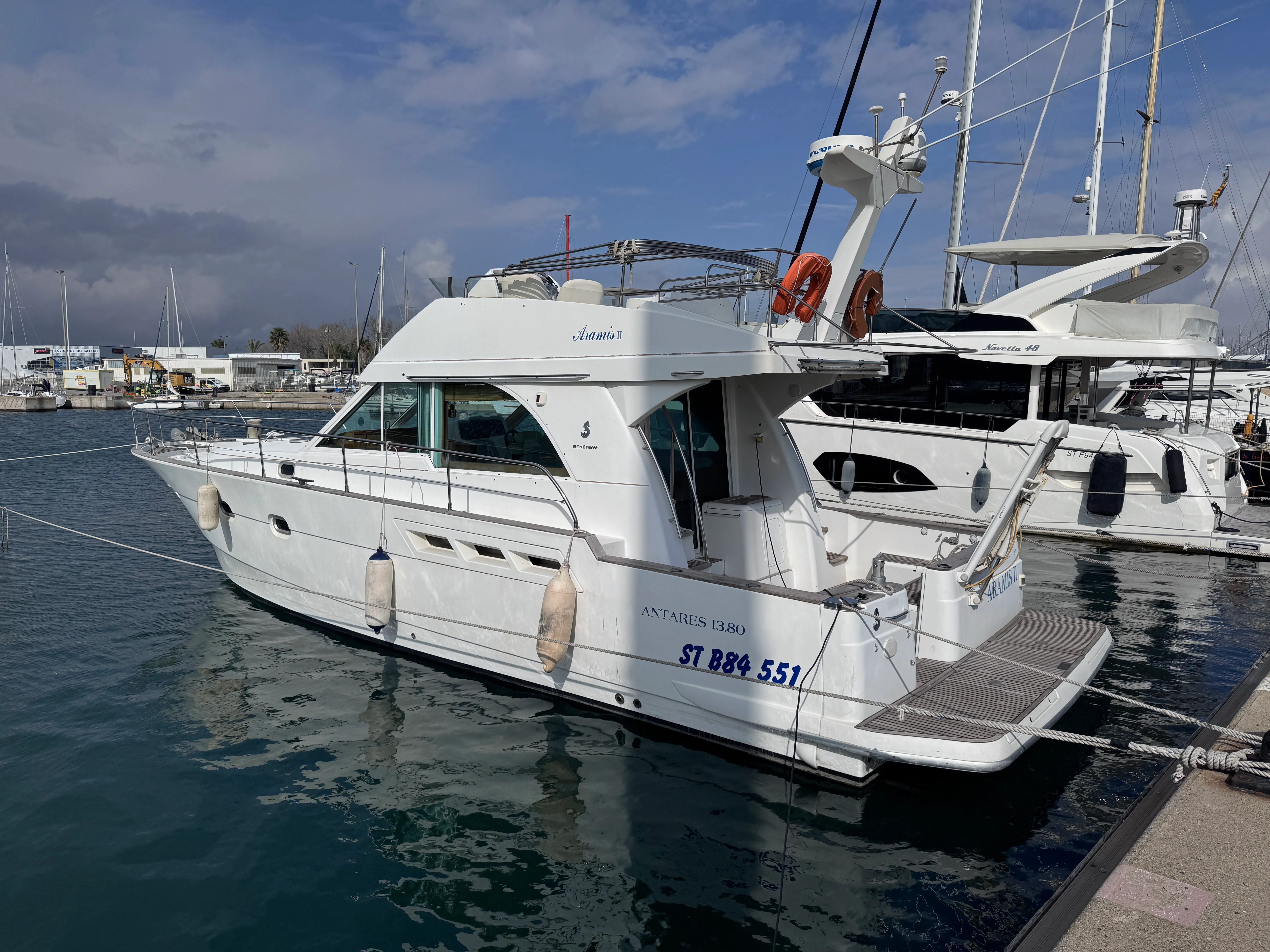 Beneteau Antares 13.80 - Photo 5