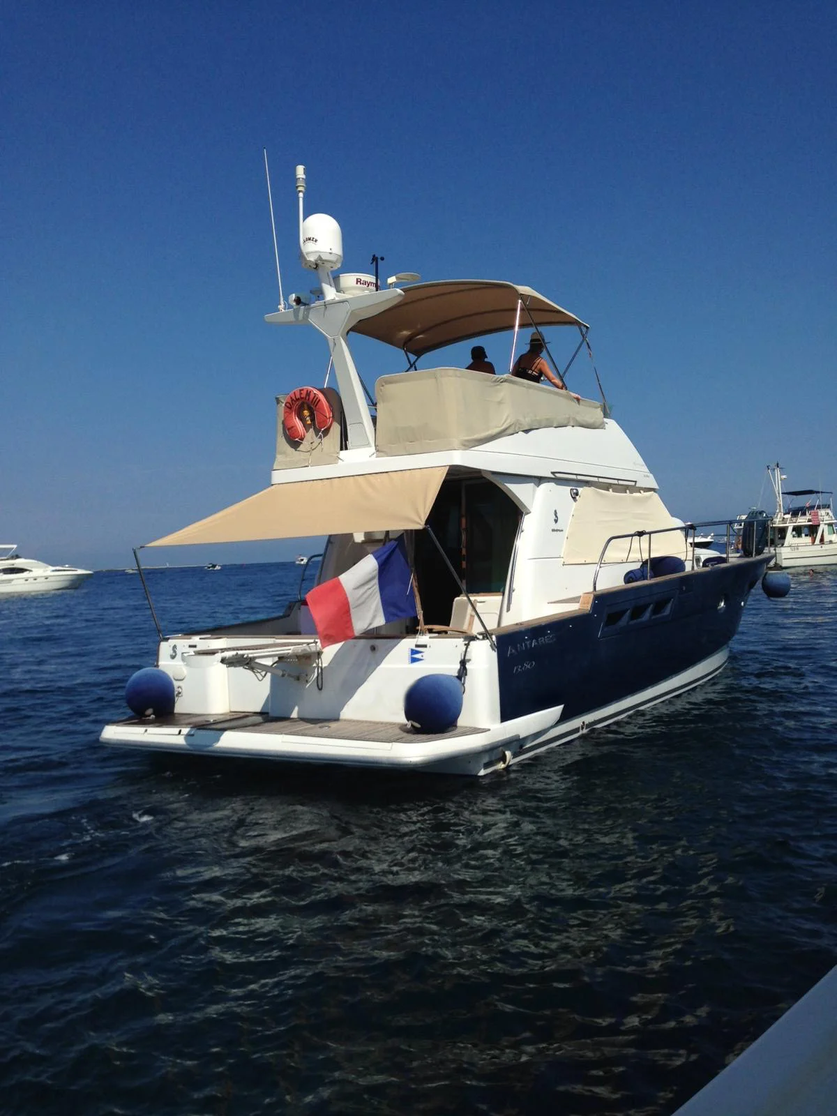 Beneteau Antares 13.80 - Photo 7