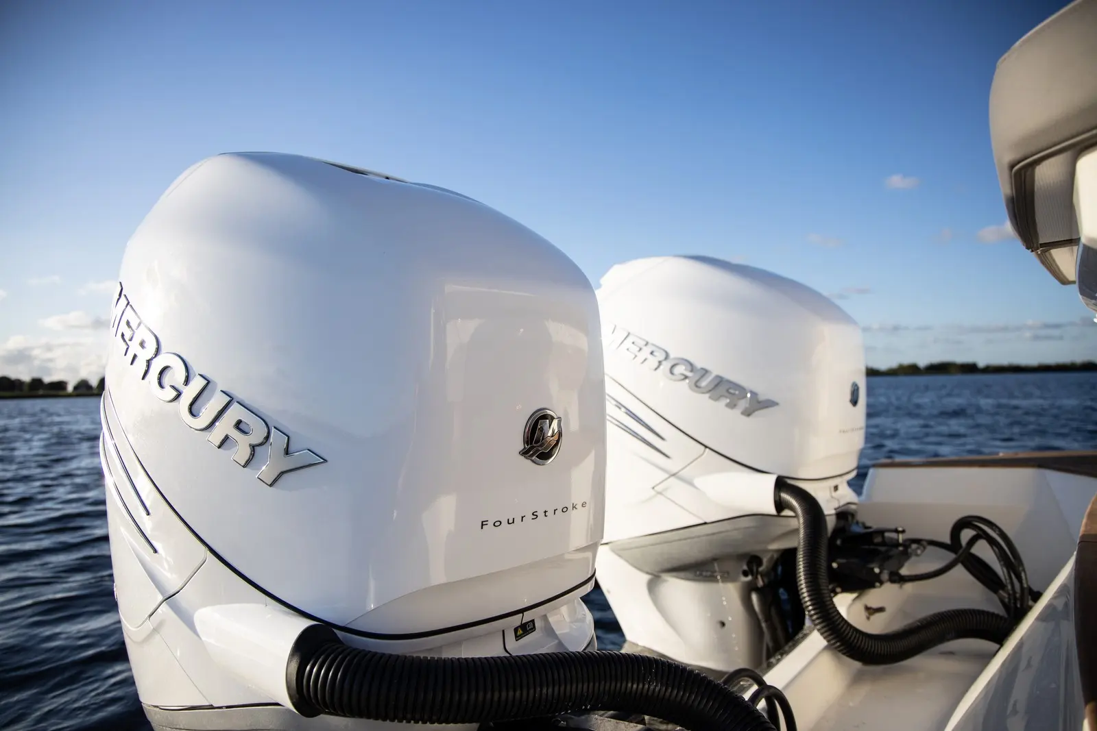 Sea Ray  320 Sundancer - Photo 9