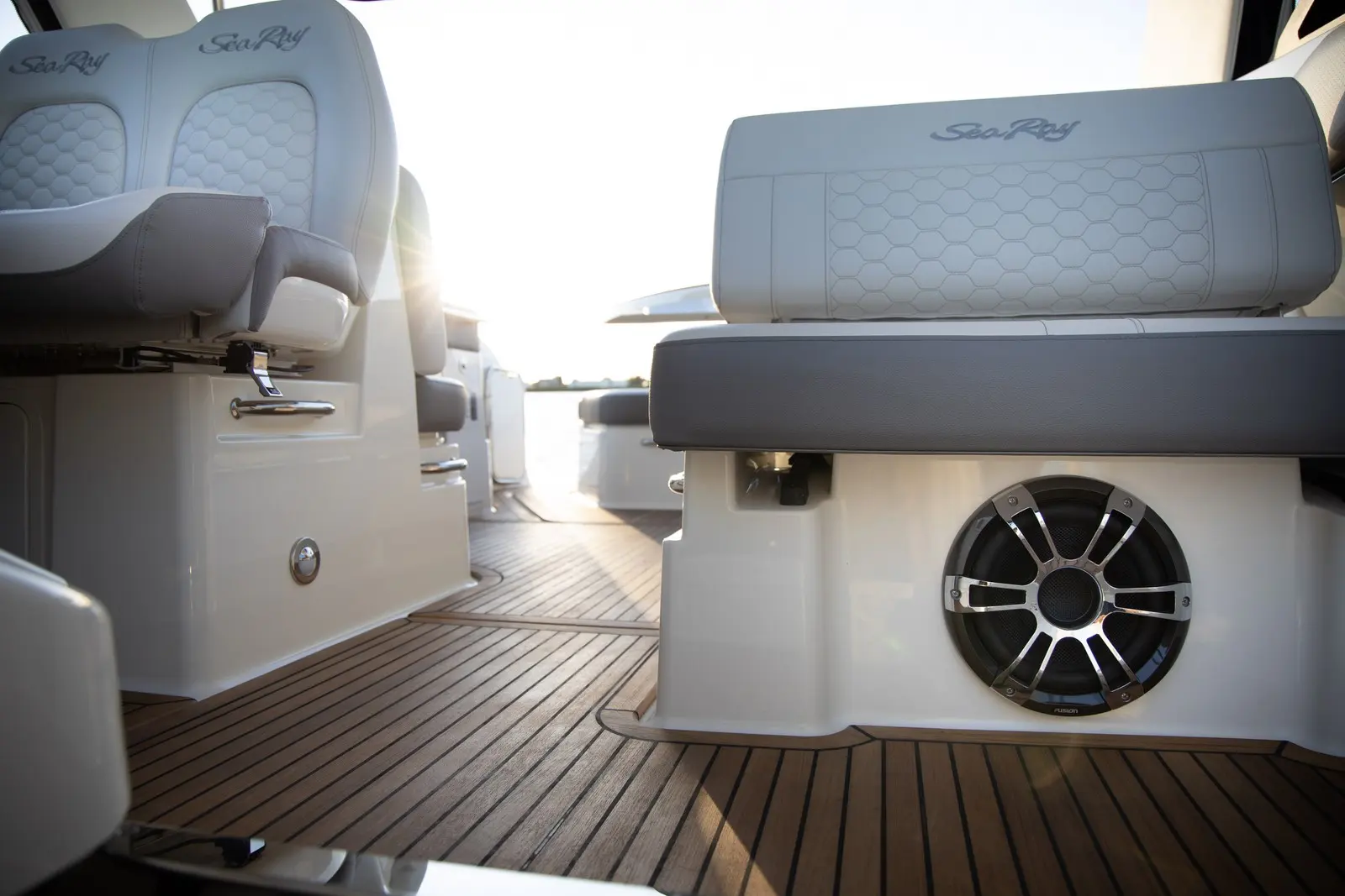 Sea Ray  320 Sundancer - Photo 11