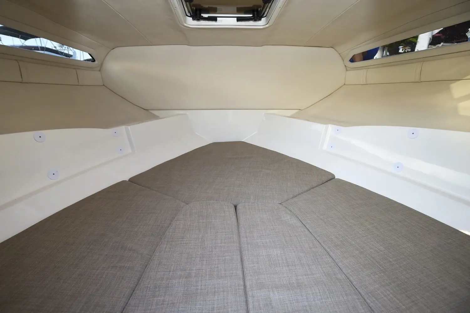 Bayliner VR5 — photo 10
