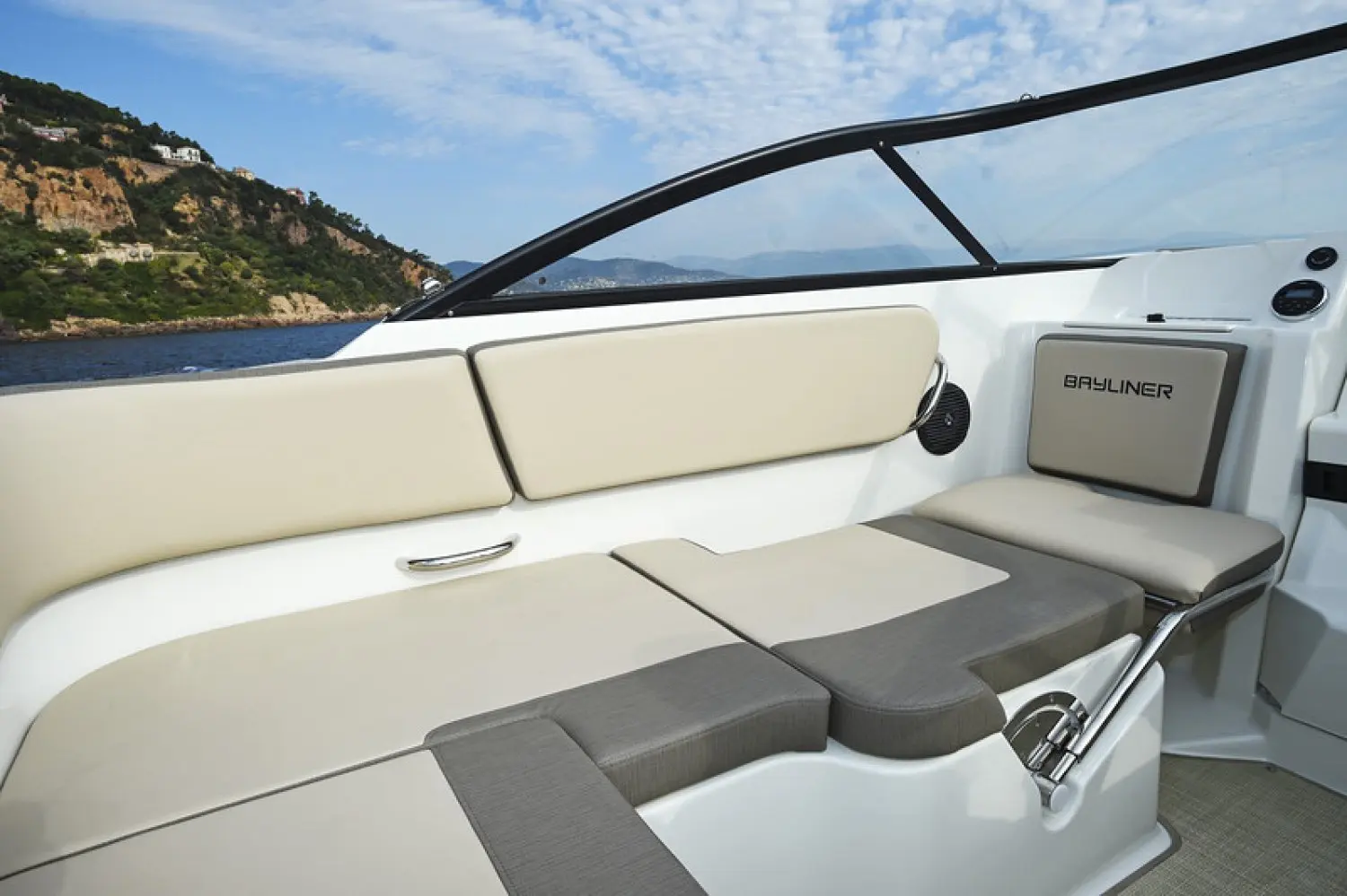 Bayliner VR5 — photo 4