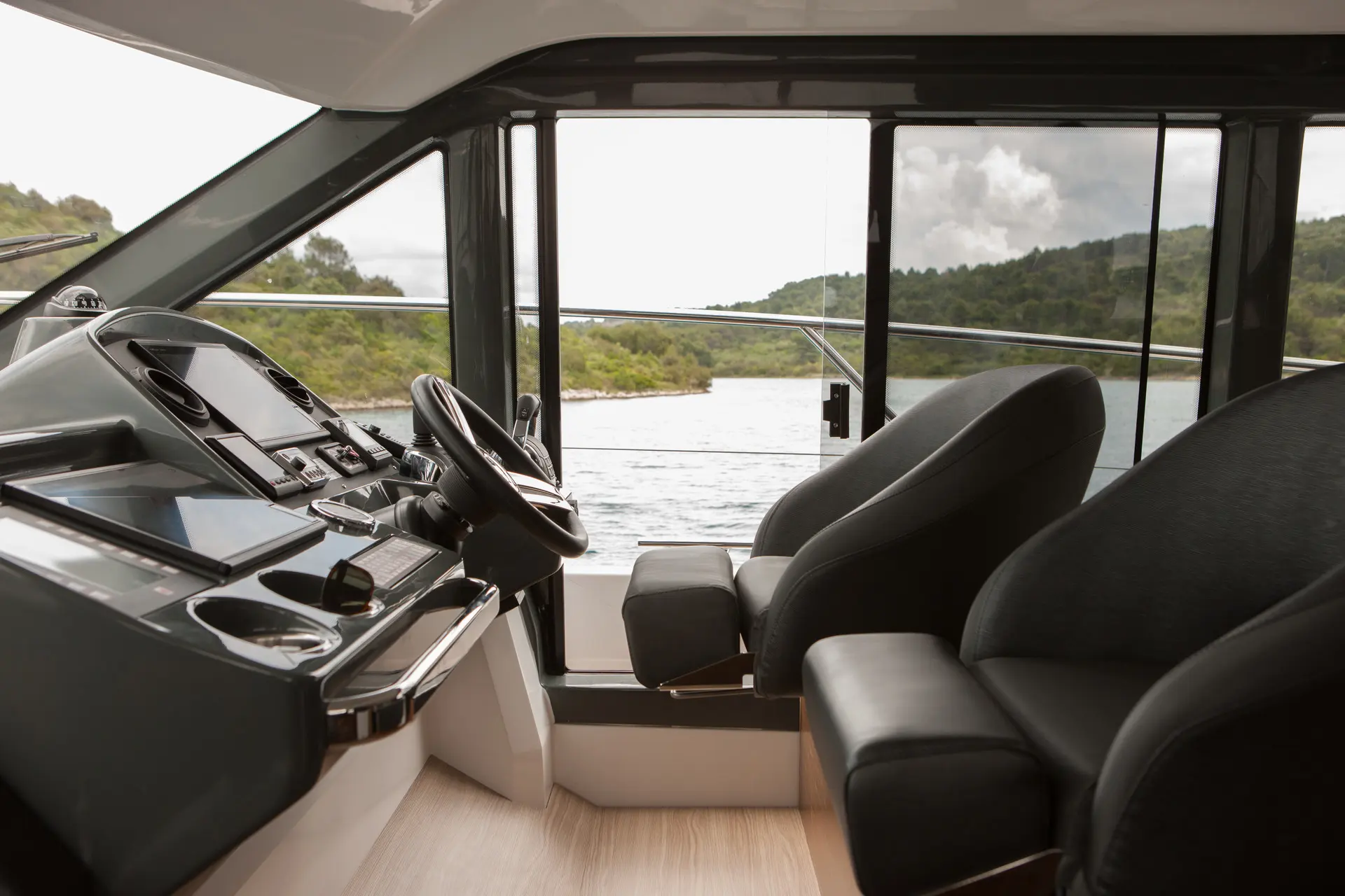 Bavaria R40 — photo 9