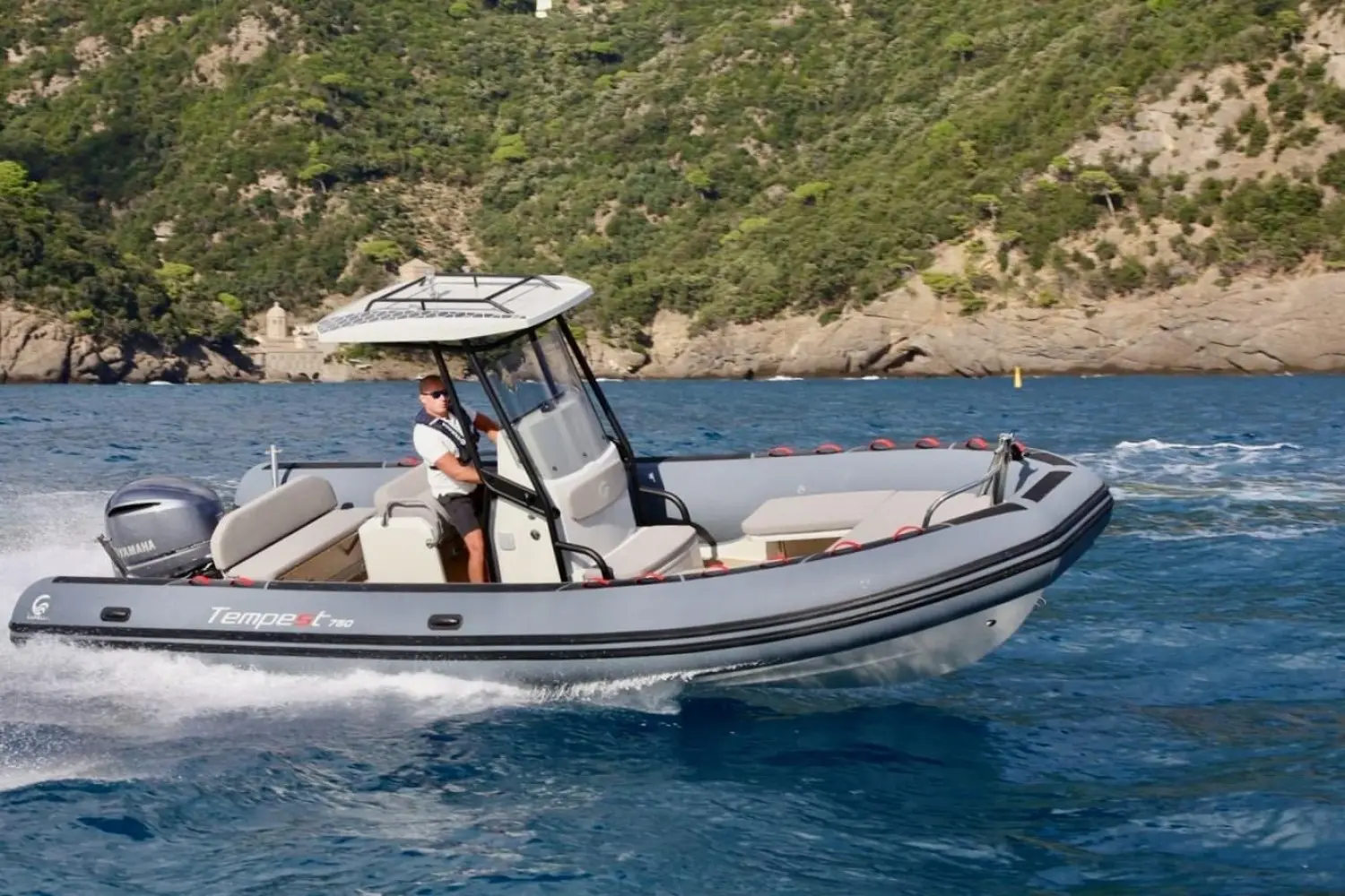 Capelli Tempest 750 — photo 1