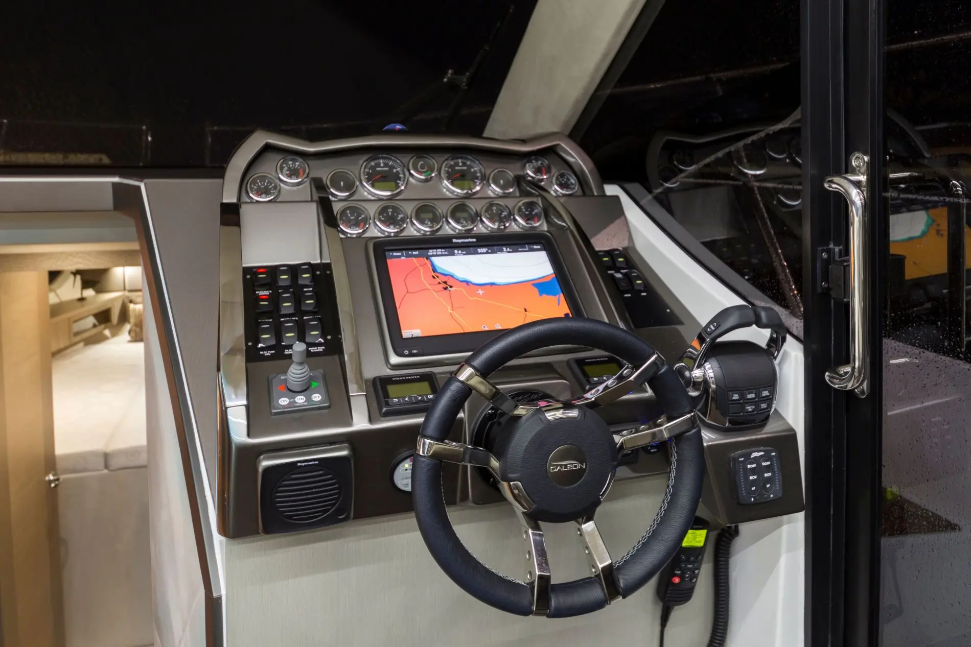 Galeon  360 Fly - Photo 10