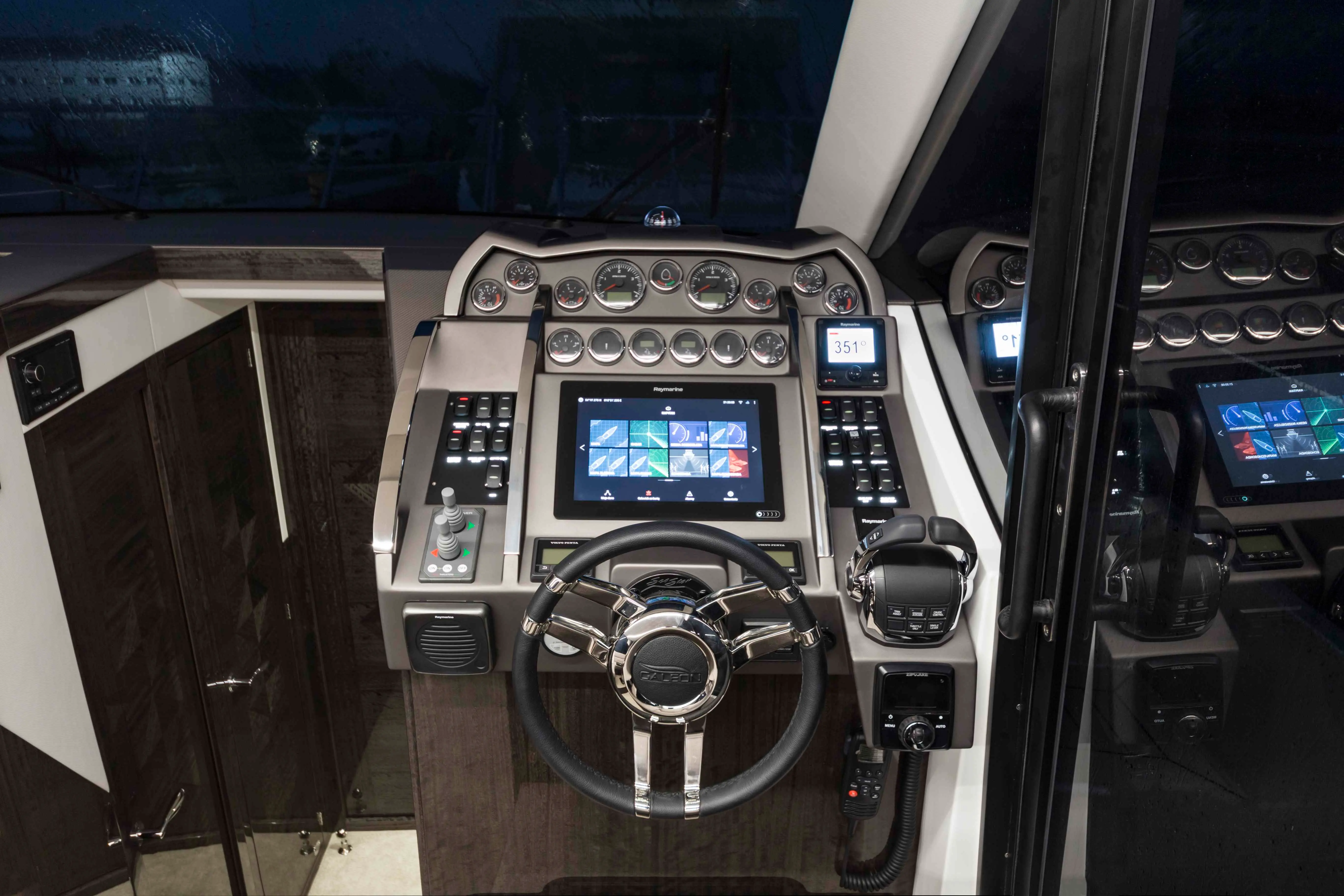 Galeon  360 Fly - Photo 17
