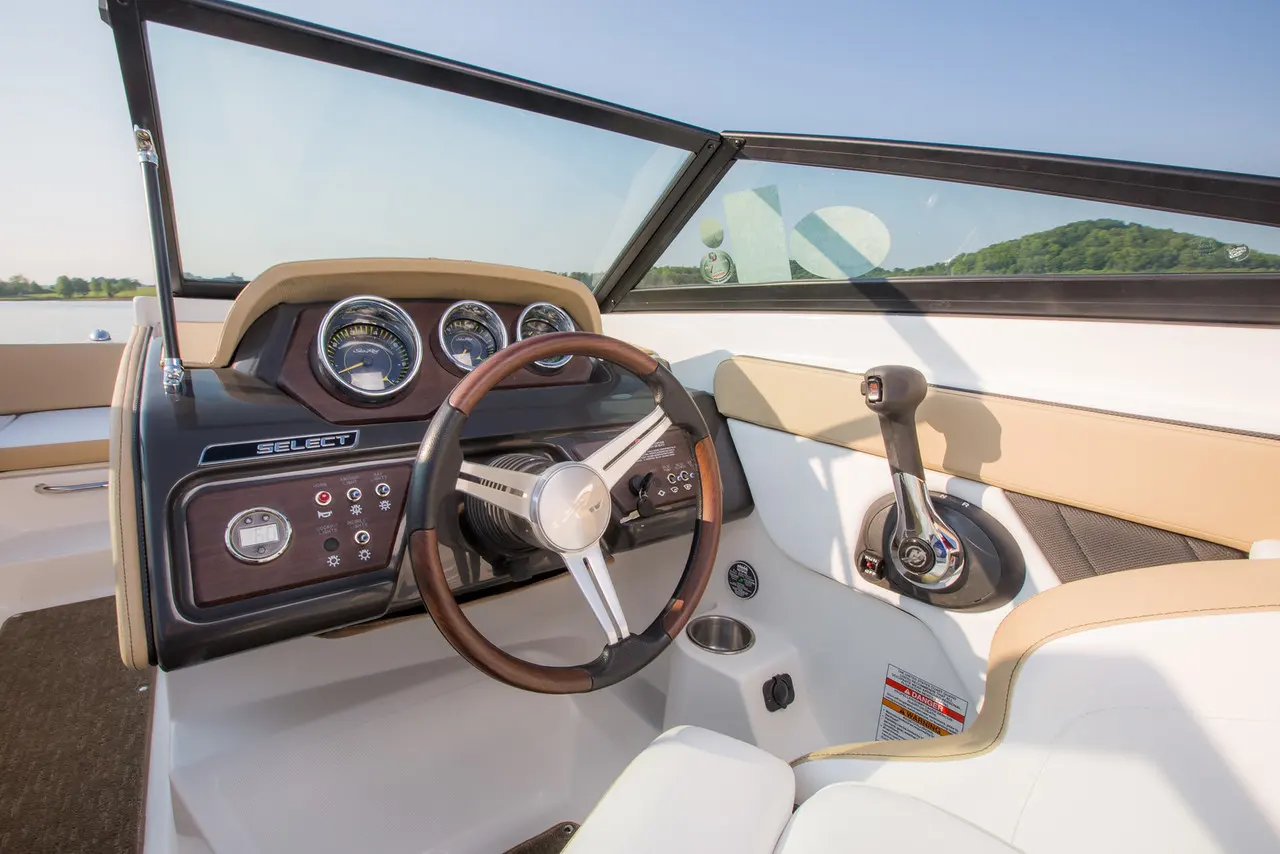 Sea Ray 210 SPX — photo 8