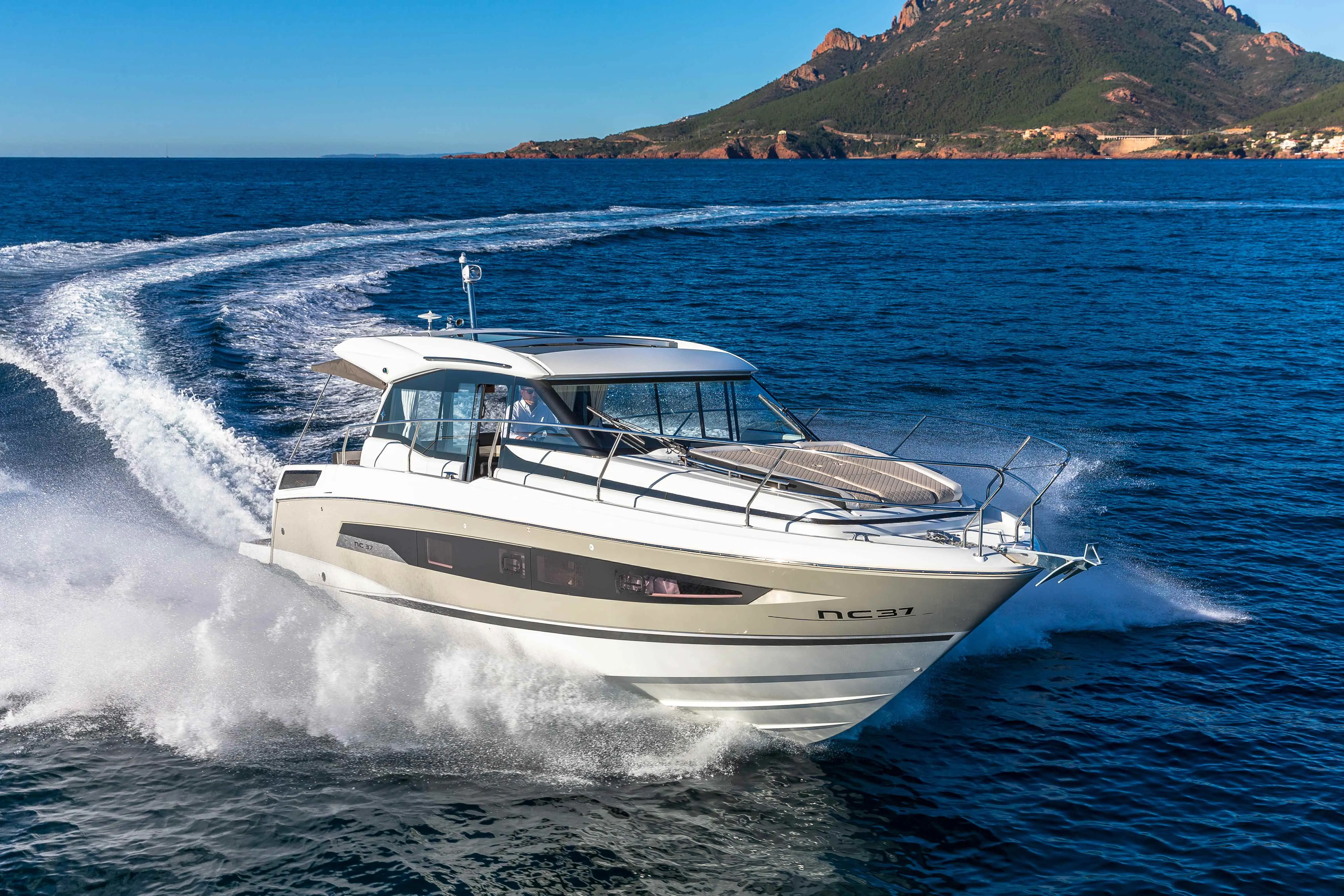 Jeanneau NC 37 - Photo 2