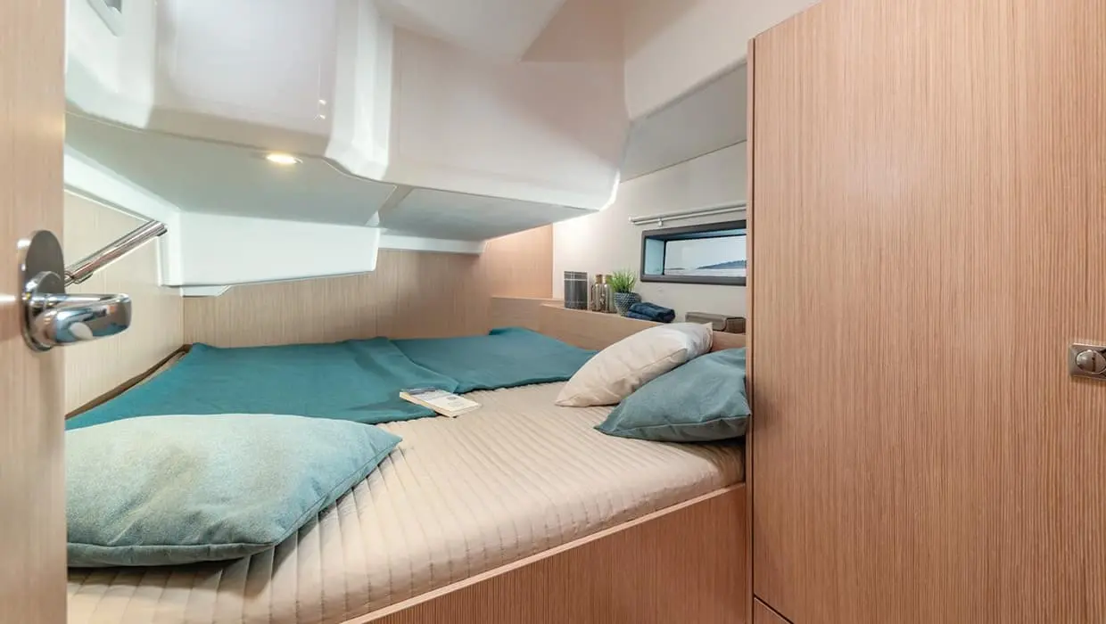 Bavaria C42 — photo 4