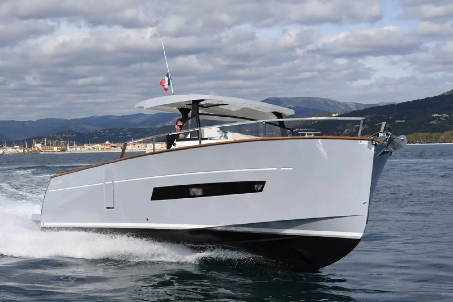 Rhea 32 — photo 12