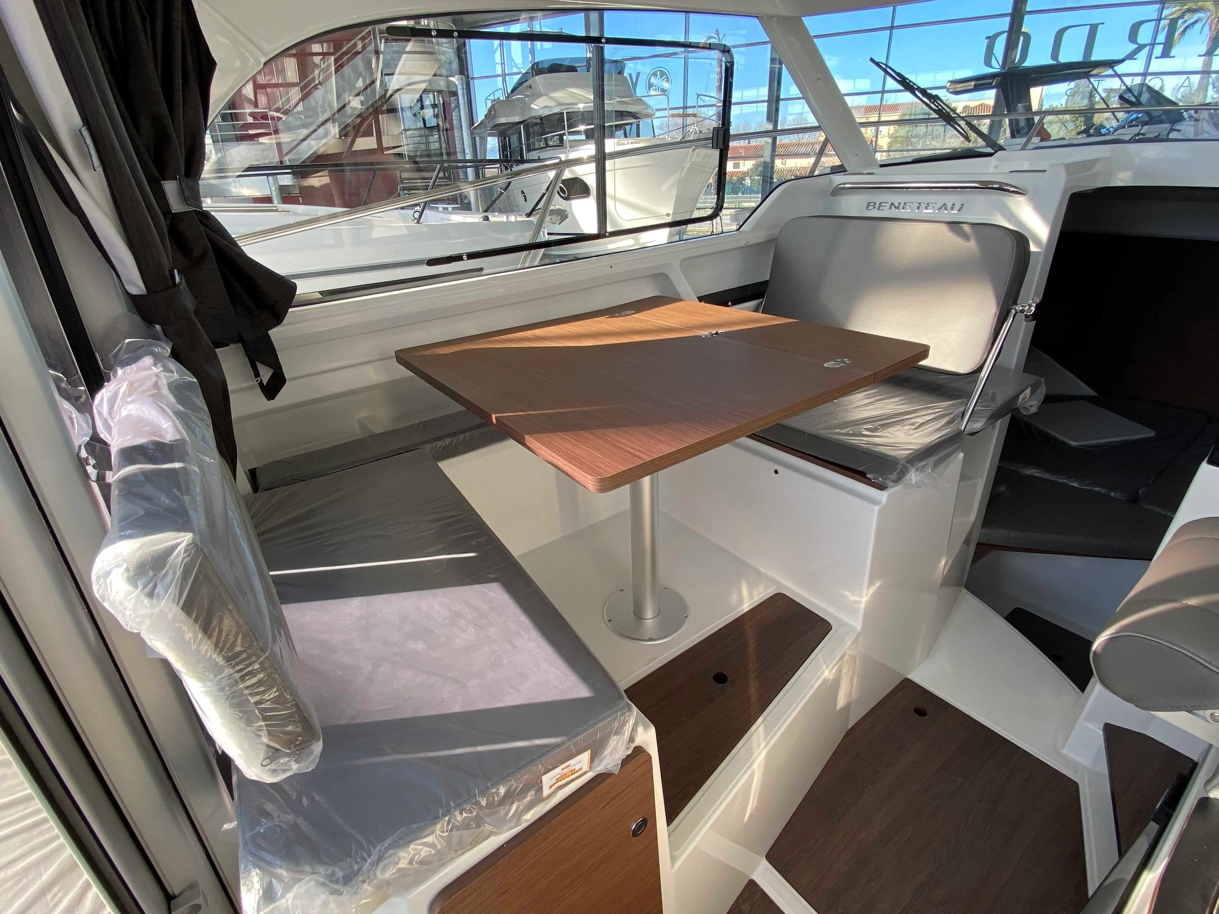 Beneteau Antares 8 - Photo 11