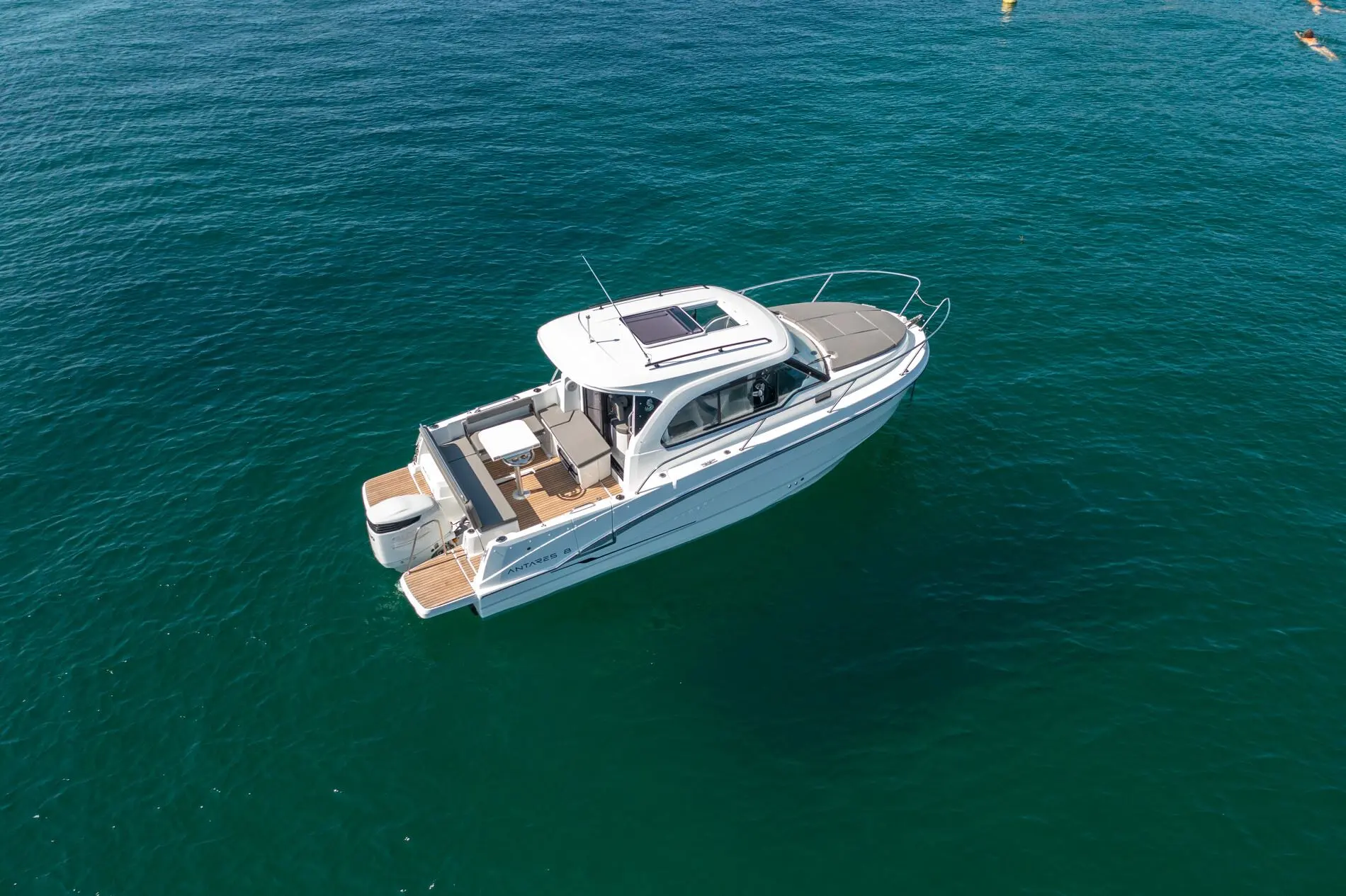Beneteau Antares 8 - Photo 14