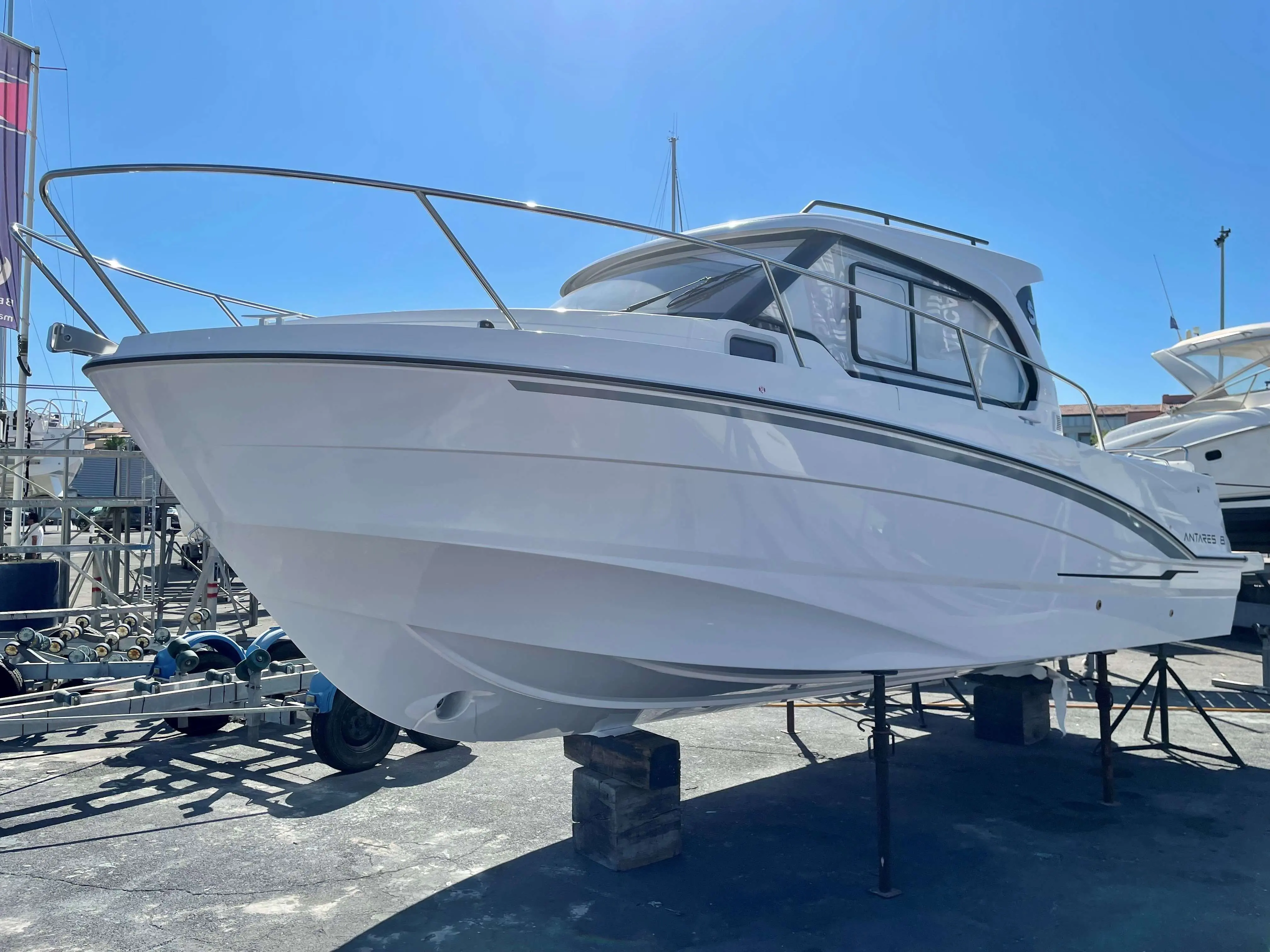 Beneteau Antares 8 - Photo 15