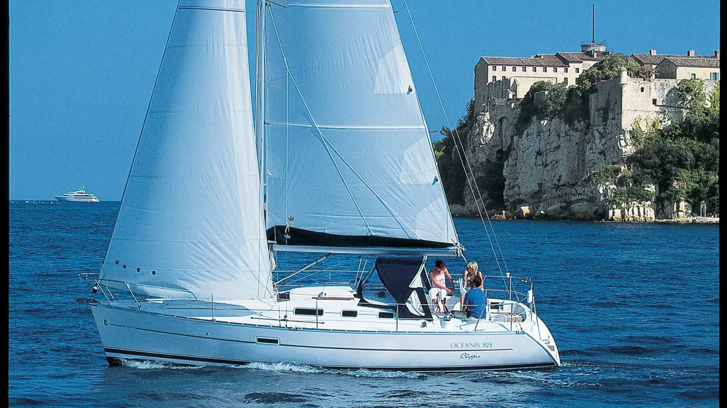 Beneteau OCEANIS 323 — photo 1