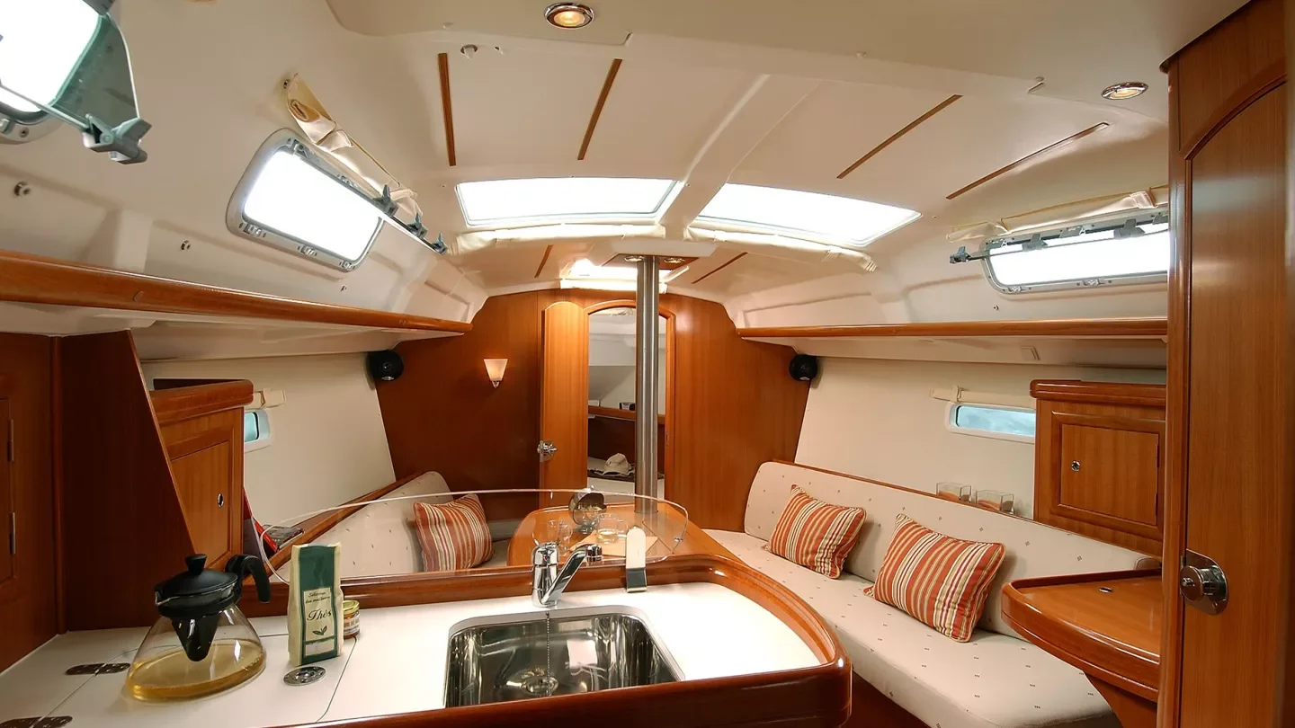 Beneteau OCEANIS 323 — photo 4